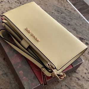 New 💖 jet set double zipper wallet wristlet